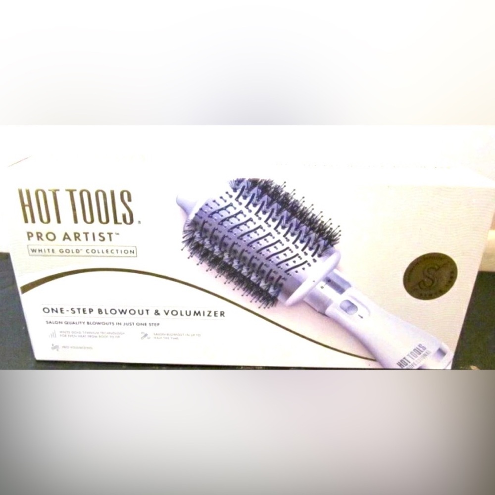 Like New Hot Tools Professional One Step Volumizing Oval Head Hair Dryer Brush